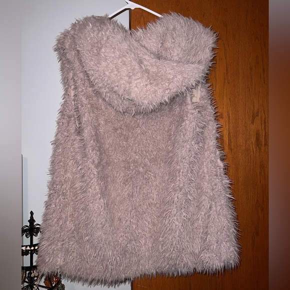 Furry Vest with Hood (lilac/grey) - Picture 4 of 7